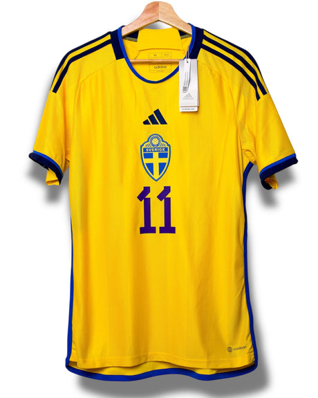Sweden 2022 Home Shirt Ibrahimovic #11 (M)