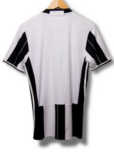 Juventus 2016/2017 Home Shirt (Size S)