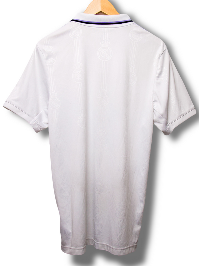 Real Madrid Heimtrikot 2022/2023 (Größe M)